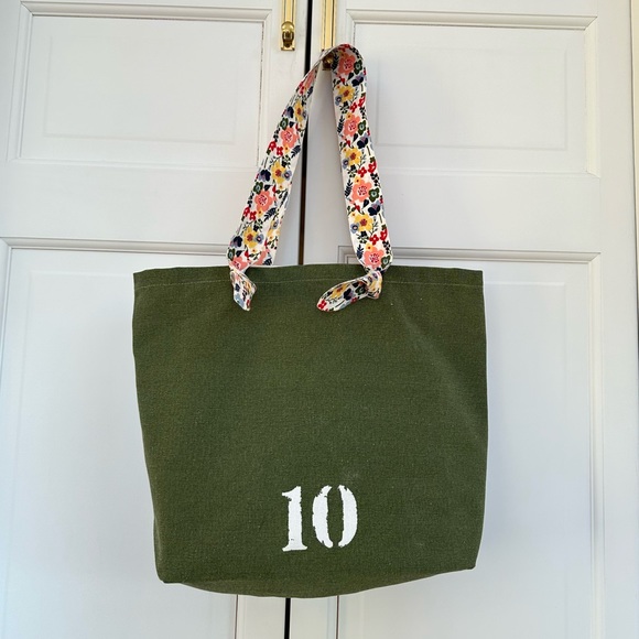 FEED x Clarins Recycled Tote Bag - Picture 8 of 12